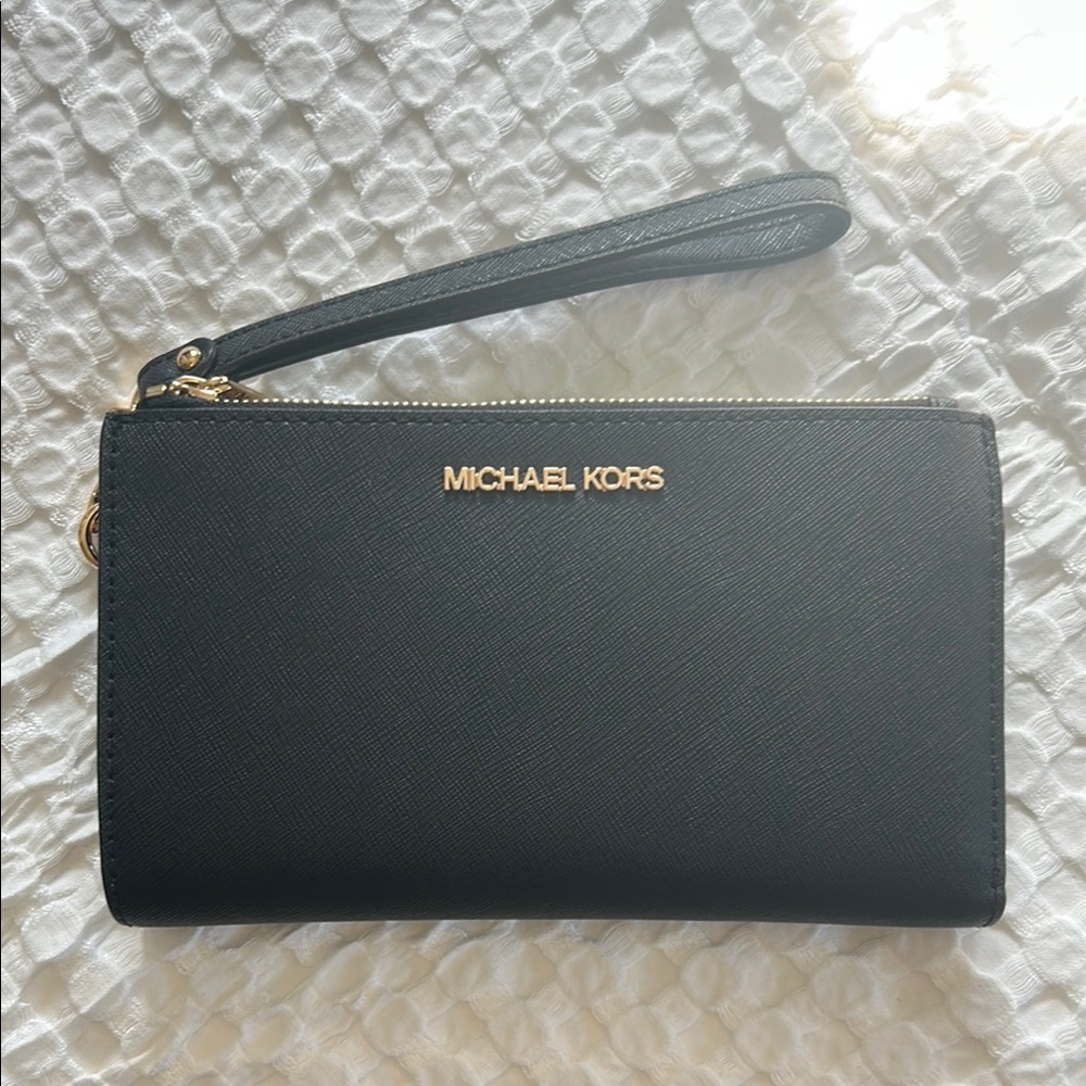 NWT - Michael Kors Jet Set Travel Black Wristlet Clutch